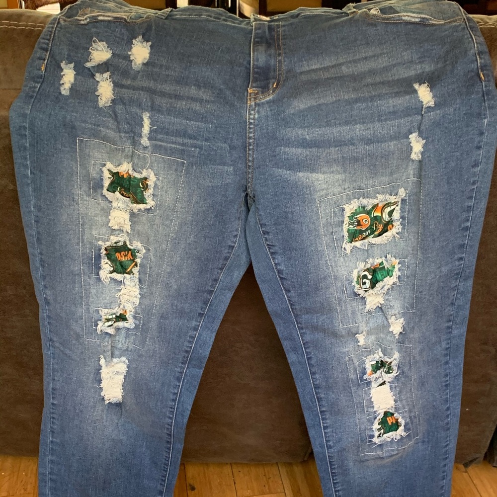 NWOT Green Bay Packer jeans. Never worn. Brand new